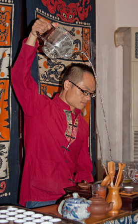 tea ceremony.  Pouring hot water into tea leavesのeditorial素材