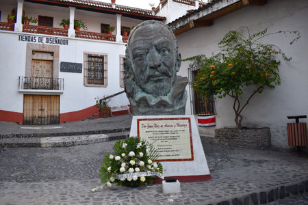 Image of the statue of the writer Juan Ruiz de Alarcon in the Taxco downtownのeditorial素材