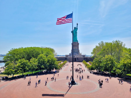 Majestic Statue of Liberty National Monument and Visitorsのeditorial素材