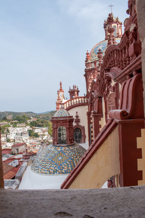 Taxco, Guerrero, Mexico, seen through a beautifully ornate circular window inside the historic Santa Prisca Churchのeditorial素材
