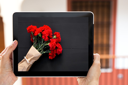 Woman hands holding tablet with sign for valentines dayの写真素材