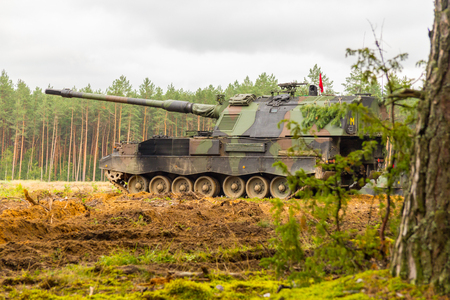 german self-propelled howitzer on battlefieldのeditorial素材