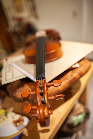 A violin lies on a small tableの写真素材