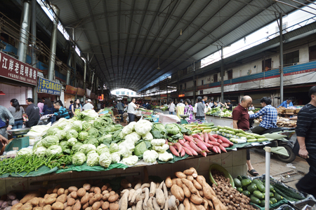 Chinese street vegetable marketのeditorial素材