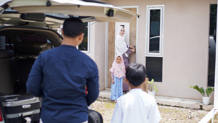 Muslim families travel back to their hometowns by car to celebrate Eidの写真素材