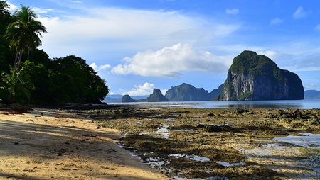 rocky Marimegmeg beach in el Nido, Palawan, Philippinesの写真素材