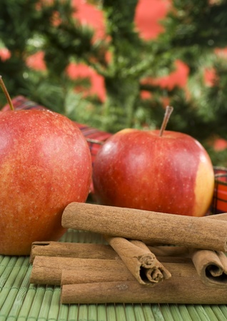 cinnamon and apples の写真素材