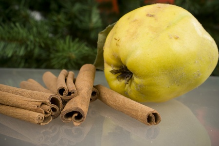 cinnamon and apples の写真素材
