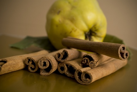cinnamon and apples の写真素材