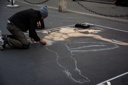 Italian Street Artist Chalk Drawing Michelangelo Man Pavementのeditorial素材