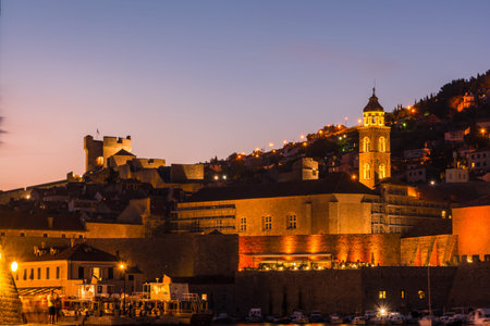 Dubrovnik Croatia City Center During Sunset Twilight Blue Hour Beautiful Cityscapeの写真素材