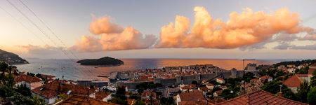 Sunrise Over Dubrovnik City Center Fortress Landscape Cloud Panoramaの写真素材