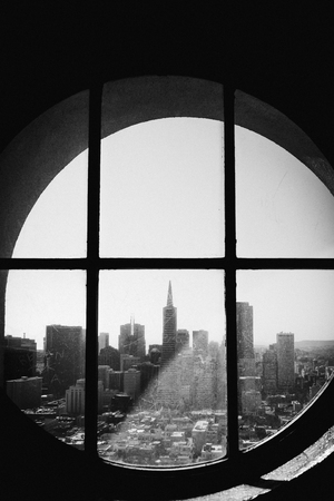Black and White San Francisco Through Window Porthole City Landscape Californiaの写真素材