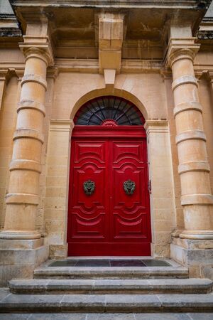 Bright Red Door Unique Stands Out Mdnia Ancient Architecture Alley Detailの写真素材