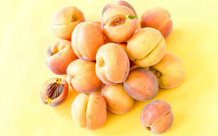 Ripe fresh apricotsの素材