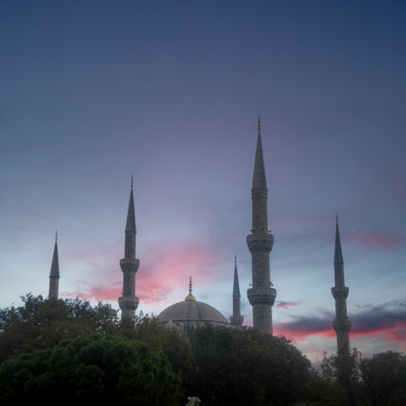 Istanbul mosque at sunset with pink clouds, capturing Ramadan ambiance.の写真素材