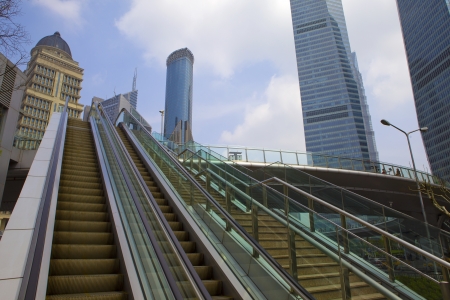 escalator at an outdoor shopping mall のeditorial素材