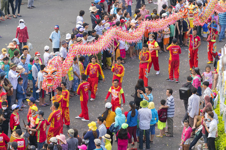 Binh Duong, Vietnam - February 11th, 2017: Chinese Lantern Festival with colorful dragons marched in the streets attracted by crowd. This traditional festivals of ethnic Chinese in Vietnamのeditorial素材