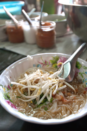 rice vermicelli with tomatoes sauce