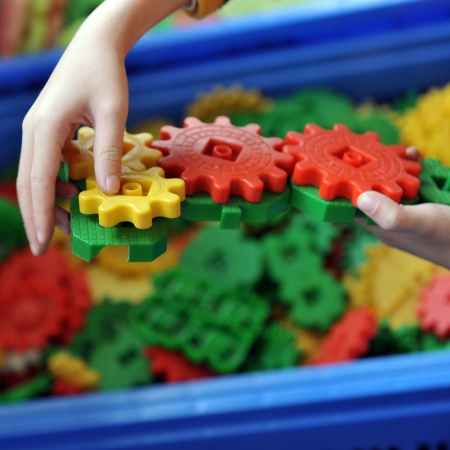 boy's hands keeping slice puzzle try its collect.の写真素材