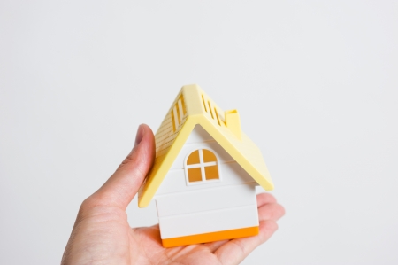 The house in human hand, real estate concept.
の写真素材