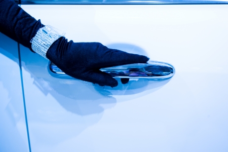 Close-up of people opening door of a white car.
の写真素材