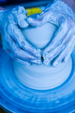 Potters hands creating a clay masterpiece at the turning wheel.
の写真素材