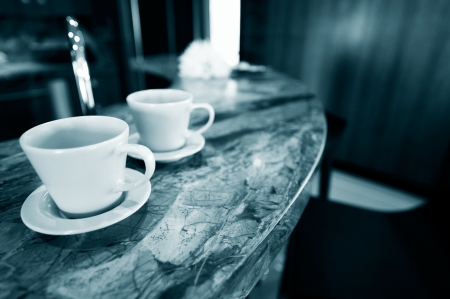 two cup of drink on the counter at a diner, blue tone. 
の写真素材