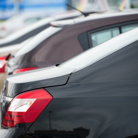 many cars parked in a row. の写真素材