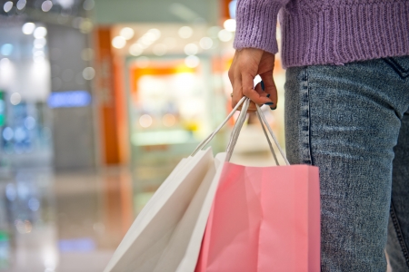 woman in shopping mall with bags.
の写真素材