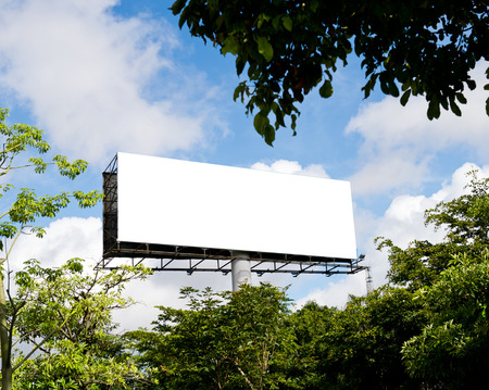 Blank billboard against blue sky.
の写真素材