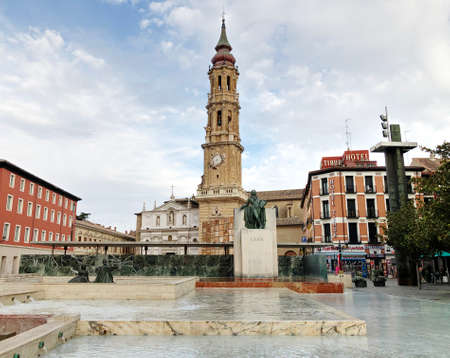 The monument to Francisco Goya and the Seo in Zaragoza, in Aragon, Spainのeditorial素材