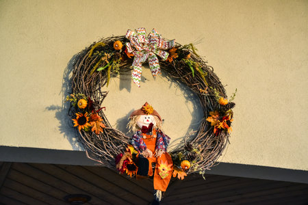 NEW MEXICO, USA - NOVEMBER 21, 2019: wall decoration, wreath with flowers and a toy. New mexicoのeditorial素材
