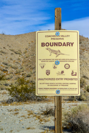 CALIFORNIA, USA - NOVEMBER 27, 2019: information boards at the entrance to a natural park in Californiaのeditorial素材