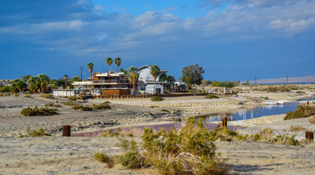 CALIFORNIA, USA - NOVEMBER 27, 2019: villa with palm trees on the shores of a salt lake in Californiaのeditorial素材