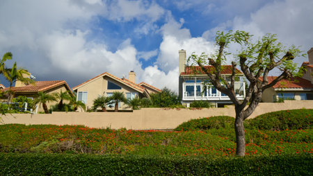 CALIFORNIA, USA - NOVEMBER 29, 2019: typical american one-story houses in the city on the coast of the ocean, Californiaのeditorial素材