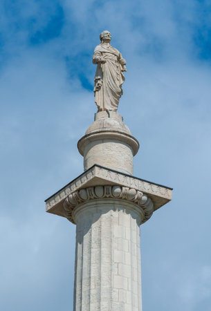 NANTES, FRANCE - SEPTEMBER 12, 2017: place du MarÃ©chal Foch, statue de Louis XVI sur une colonne, Loire Atlantique, Nantes, Franceのeditorial素材