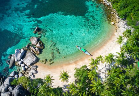 Aerial view tropical beach Sai Nuan, koh Tao, Thailandの写真素材