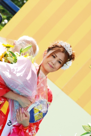 FUJI, JAPAN - JUL  22  Miss Fuji City on the main stage in the Fuji city festival of the year on July 22, 2012 in Fuji, Japan のeditorial素材