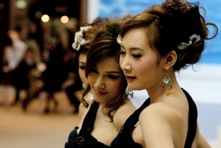 BANGKOK, THAILAND - DECEMBER 4  Unidentified women presenter at the booth in THE THAILAND INTERNATIONAL MOTOR EXPO 2009 on December 4, 2009 in Bangkok, Thailand のeditorial素材