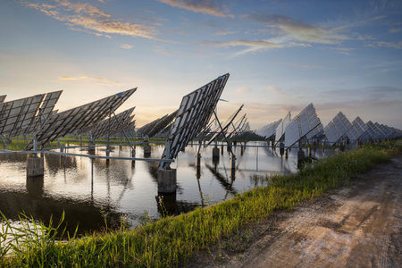 Power plant using renewable solar energy with sun