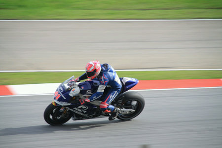 Superbike leening at corner