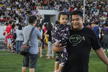 SHAH ALAM, MALAYSIA - SEPTEMBER 5: Bon-Odori Festival in Shah Alah,  on September 5, 2015. Participants in "Bon Odori" festival, held annually to celebrate the unique style of dancing performance from japan to Malaysia.The kids is carried by her father toのeditorial素材