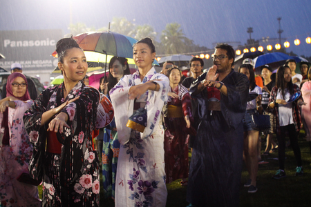 SHAH ALAM, MALAYSIA - SEPTEMBER 5: Bon-Odori Festival in Shah Alah,  on September 5, 2015. Participants in "Bon Odori" festival, held annually to celebrate the unique style of dancing performance from japan to Malaysia.のeditorial素材