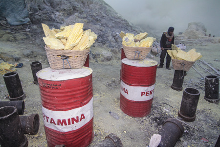 IJEN, INDONESIA - November 18 : A Penambang or Pengangkut Beliran at Ijen crater carrying raw sulfur stone to local dealer. Sulfur mining is one of the main income for the local at Ijen crater 18 November 2015のeditorial素材