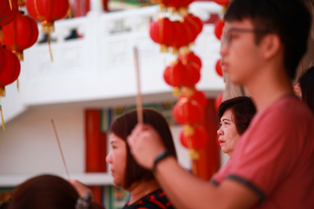 Kuala Lumpur, Malaysia - JANUARY 28, 2017. Malaysian chinese praying on Chinese New Year 2017 at Thean Hou Templeのeditorial素材