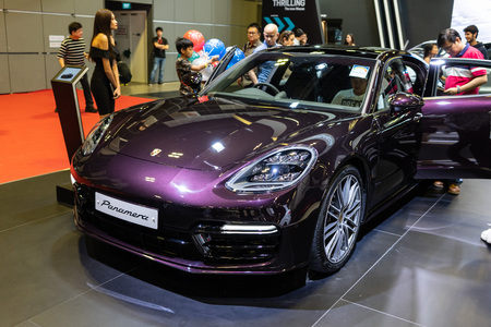 singapore -12 january 2019. porche panamera at singapore motor showのeditorial素材