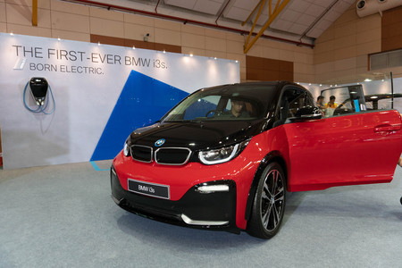 kuala lumpur, malaysia - 16 april 2019. bmw all electric i3s at kuala lumpur motor showのeditorial素材