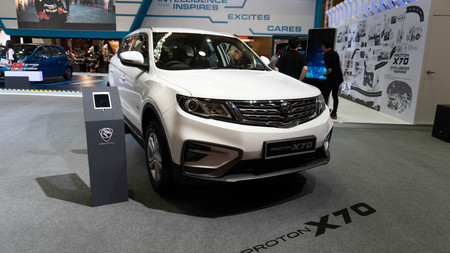 kuala lumpur, malaysia - 16 april 2019. proton new model x70 in kuala lumpur motor showのeditorial素材