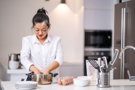 The woman was preparing flour in a bowlの写真素材